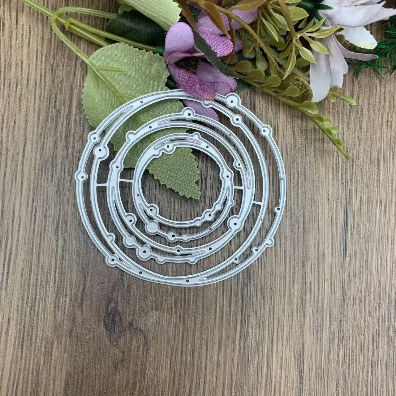 Mehrschichtige, gepunktete, gewellte Kreisrahmen-Metall-Stanzformen für DIY-Ränder, Hintergründe, Scrapbooking, Kartenprägung, Bastel-Stanzformen