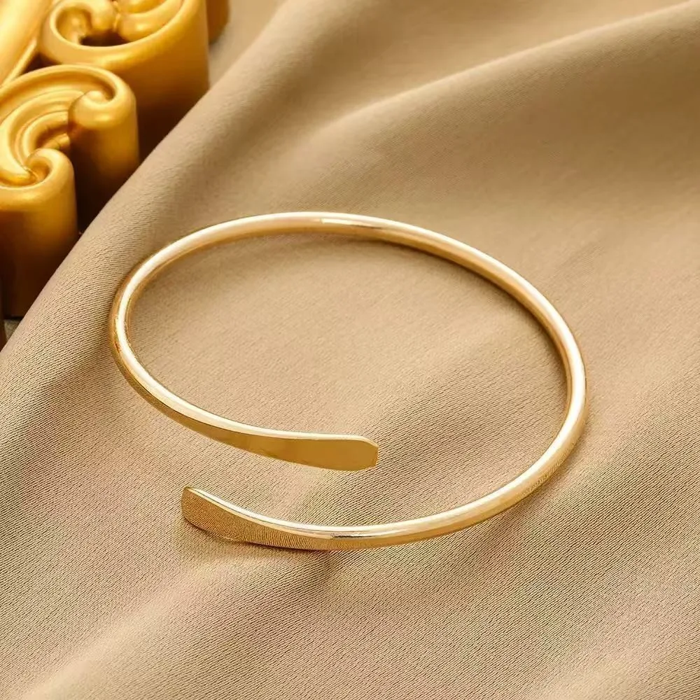 Elegant temperament, two flattened single-layer bracelet in gold and silver with adjustable opening for girls