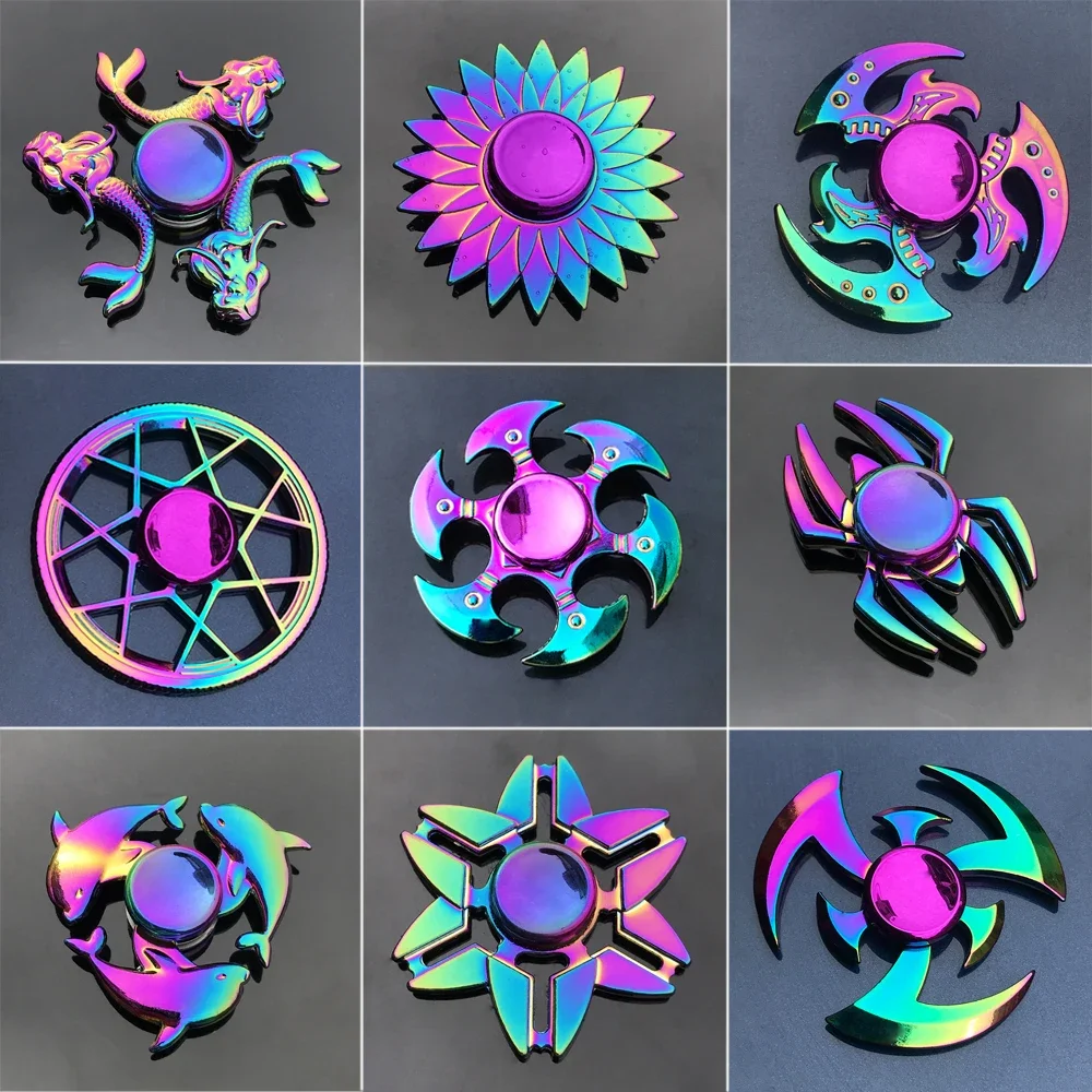 Farbverlauf Metall-Fidget-Spinner Regenbogen-Delfin-Spinnen-Blumen Spielkarten Handspinner Stressabbau-Fingerspielzeug
