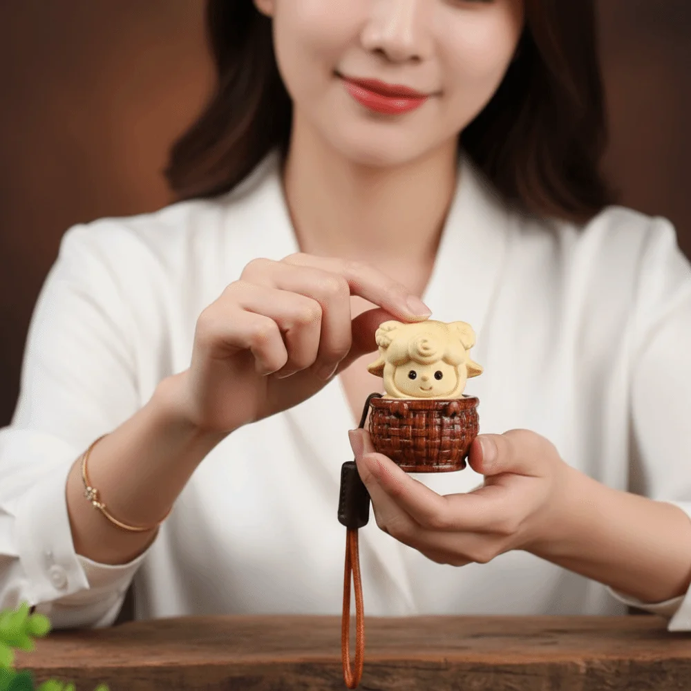 Miniature Cat Paw Clicker Wooden Cute Fidget Key Ring Durable Handmade Sandalwood Figurine Key Chain Car Key