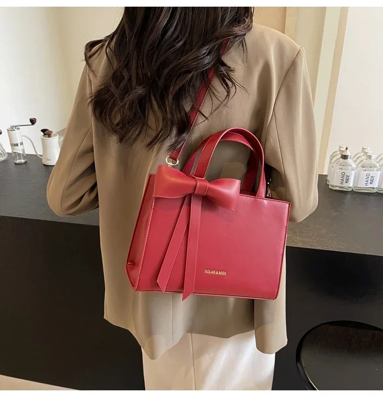 

Fashionable Temperament Hand-held Crossbody Women's Handbags 2024 New Red Bridal Bag Large Capacity Commuter Tote Bag