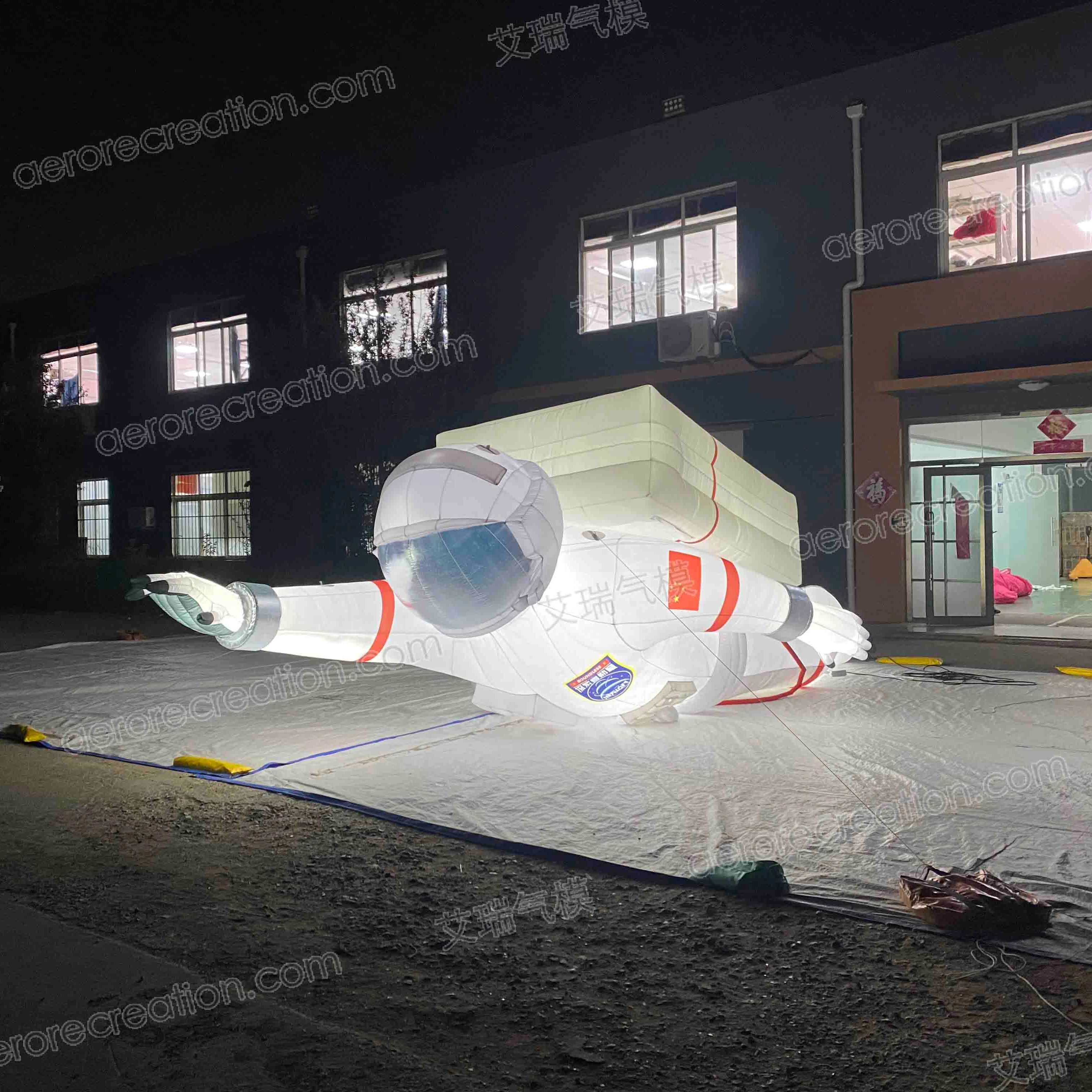 Stage Carnival Giant Inflatable Spaceman Decoration Customized Advertising Inflatable Astronaut Model with Light
