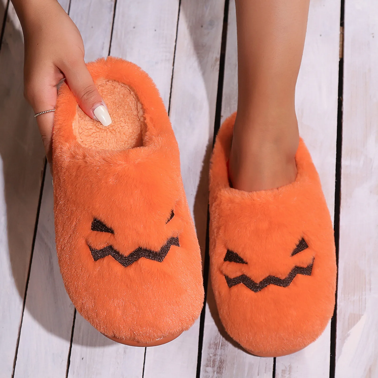 Prezenty na Halloween śliczne Halloweenowe kapcie z dyni Ciepłe zimowe kapcie bawełniane Ghost Slipper Shoes Antypoślizgowe miękkie pluszowe kapcie