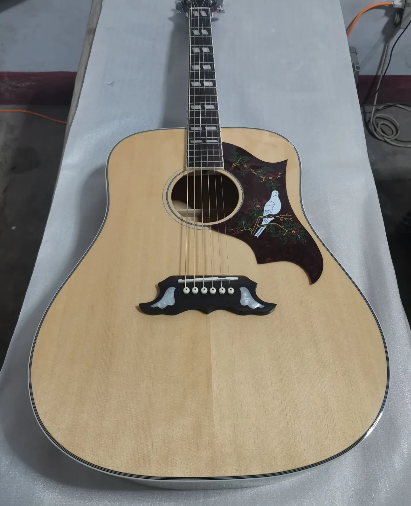 

Бесплатная доставка, 8 звуков, музыка, натуральная акустическая электрическая гитара, твердая ель, топ, пламя, клен, задняя сторона, Дред, гитара