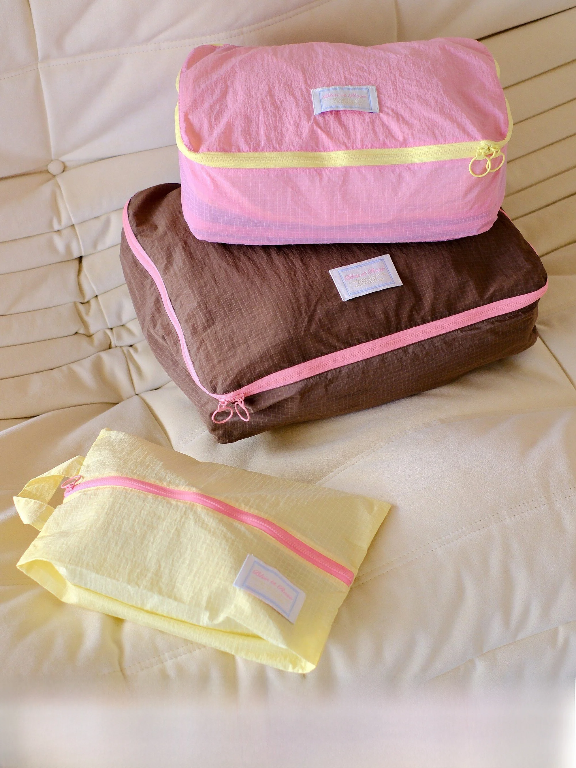 

Original BLEU Et ROSE Travel Storage Bag Lightweight Waterproof Wash Bag Berry Sweet Heart Design Casual Korean Style