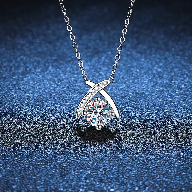 18K gold inlaid diamond pendant, 1 carat D-color moissanite necklace, women's heart-shaped PT950 platinum collarbone chain