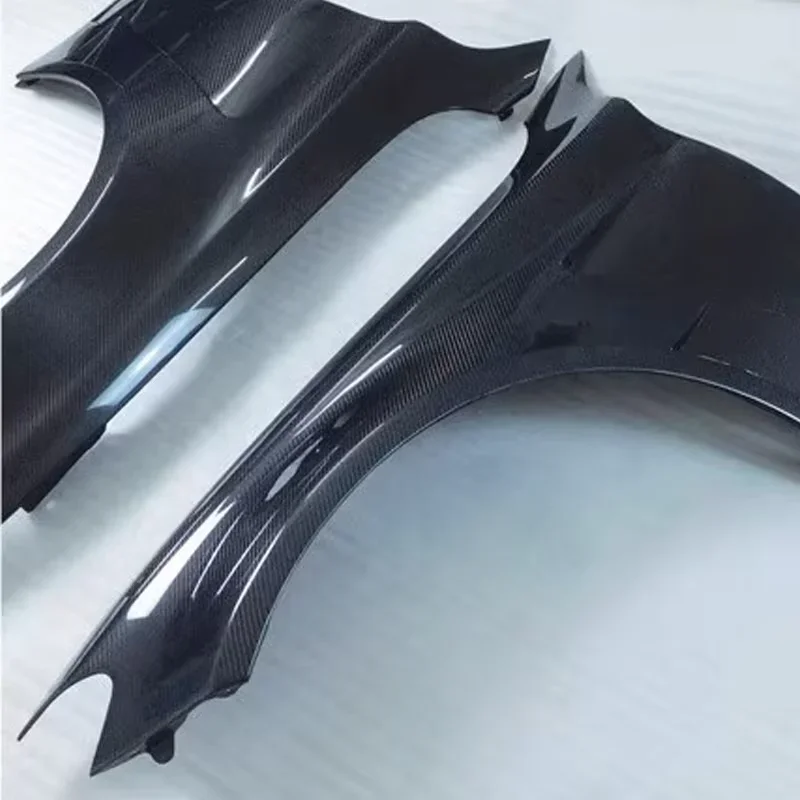 W205 C63 C300 C250用 カーボンファイバー製 ベンチレーション付きフェンダー（2015-2021年式）