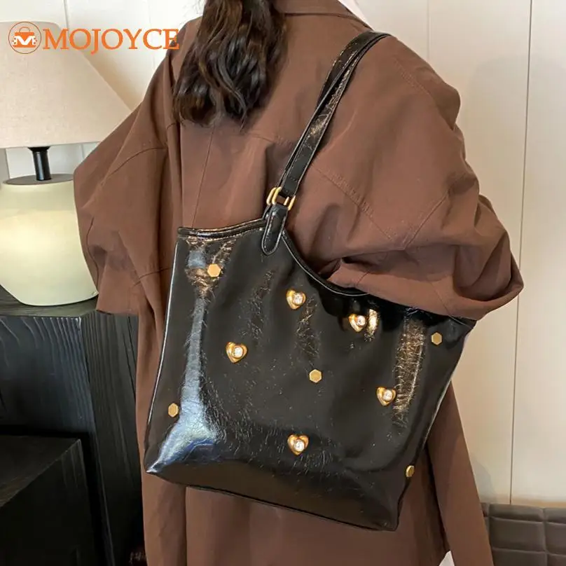 Women PU Rivet Shoulder Bag Large Capacity Tote Handbag Vintage Commuting Bag Solid Underarm Bag Ladies High Quality Travel Bags