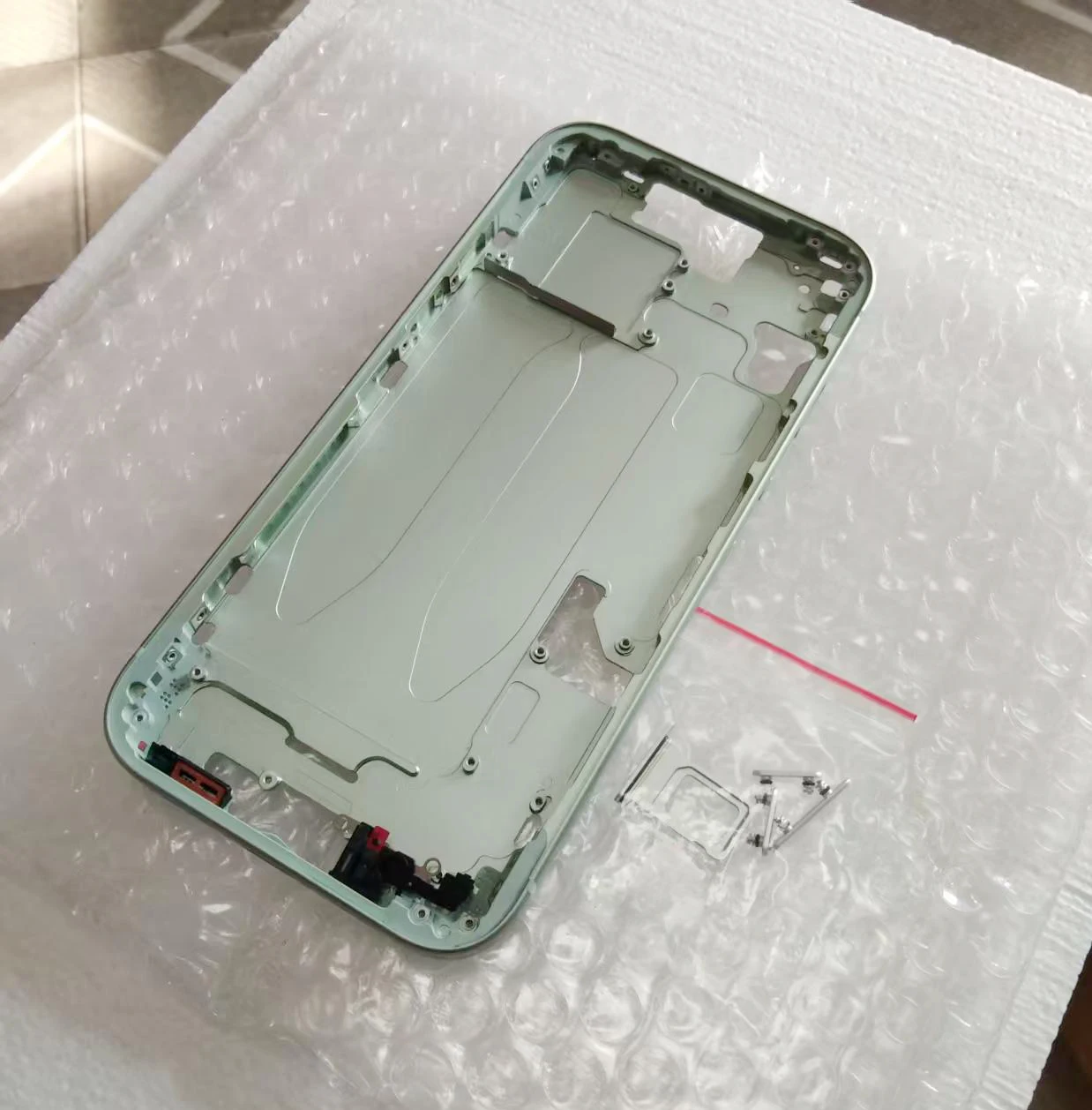 

1 шт. корпус средней рамки для iPhone 15 + лоток для SIM-карты + запасные части для ремонта бокового ключа