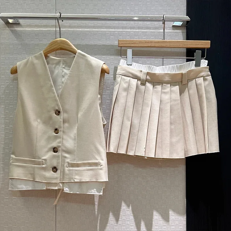 

High-quality women's blazer and pleated skirt set in beige with buttons, trendy casual style 2562773