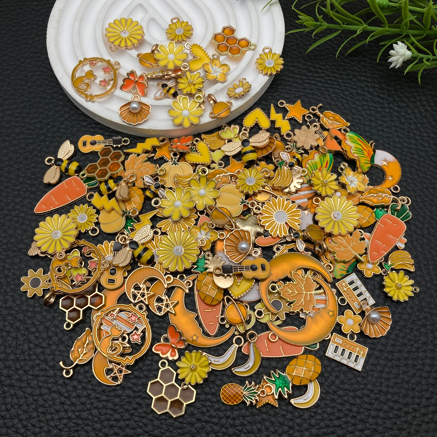 20/50/100pcs Adorable Oil-Dipped Alloy Charm Assortment! – Ultimate DIY Jewelry Treasure with Random Mix of Super-Cute Elements