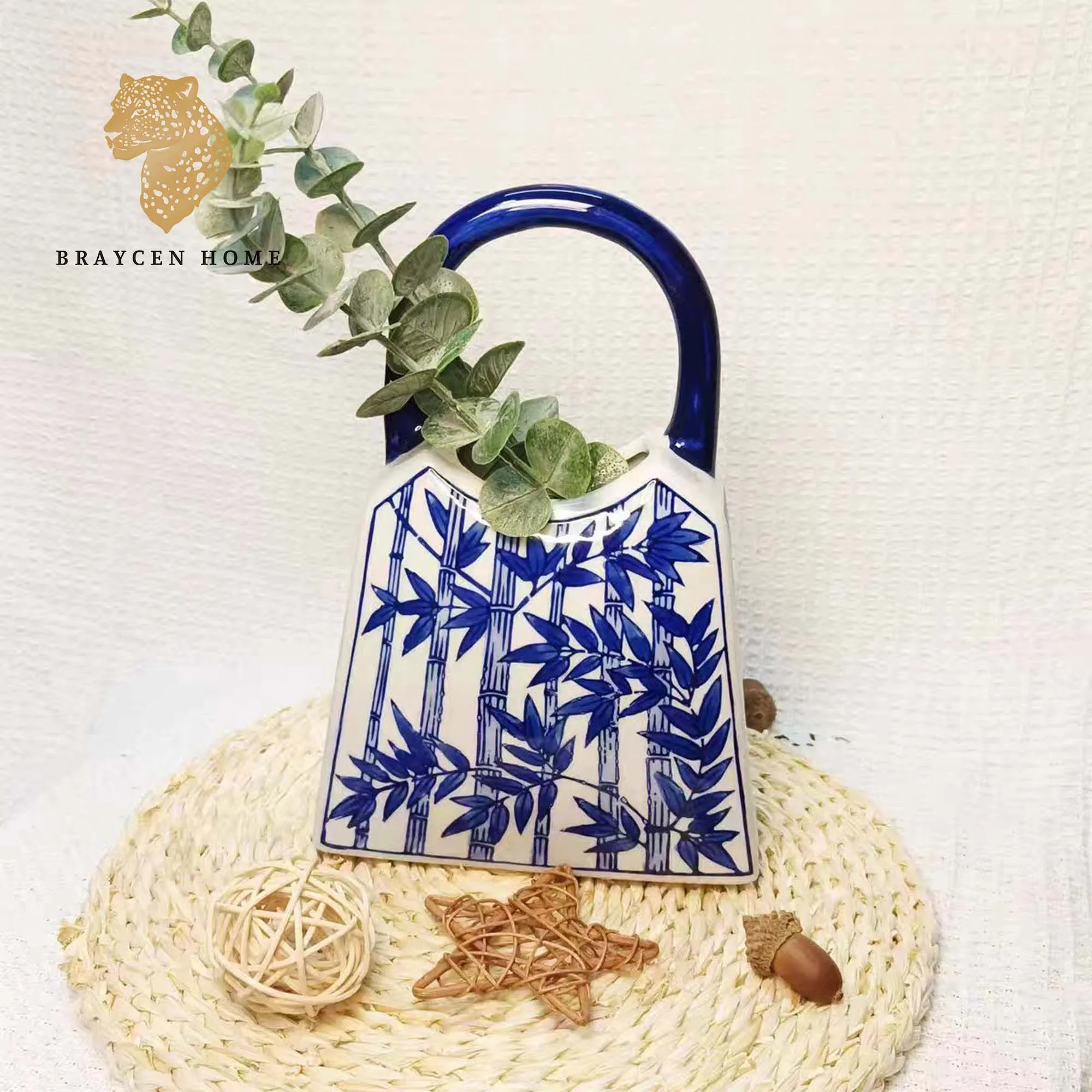 

Chinese Style Ceramic Creative Handmade Flower Pot Handbag Shape Vase Porcelain Chinoiserie Blue and White Handbag Vase for Home