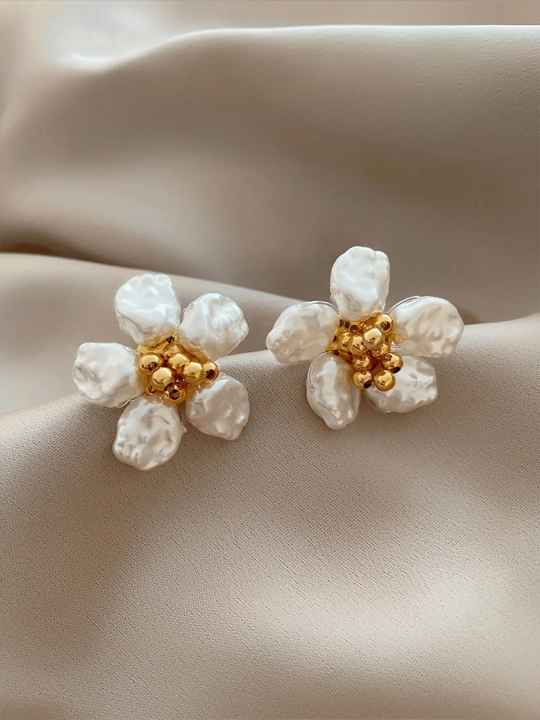 design-classy-key-gold-bead-flower-core-retro-earrings-women-sweet-floral-earrings-fashion-jewelry-accessories