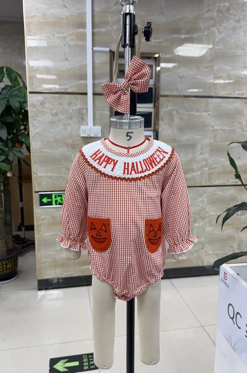 

Наряды на Хэллоуин для маленьких девочек, клетчатый комбинезон с длинными рукавами и вышивкой букв и повязка на голову с бантом, одежда для новорожденных