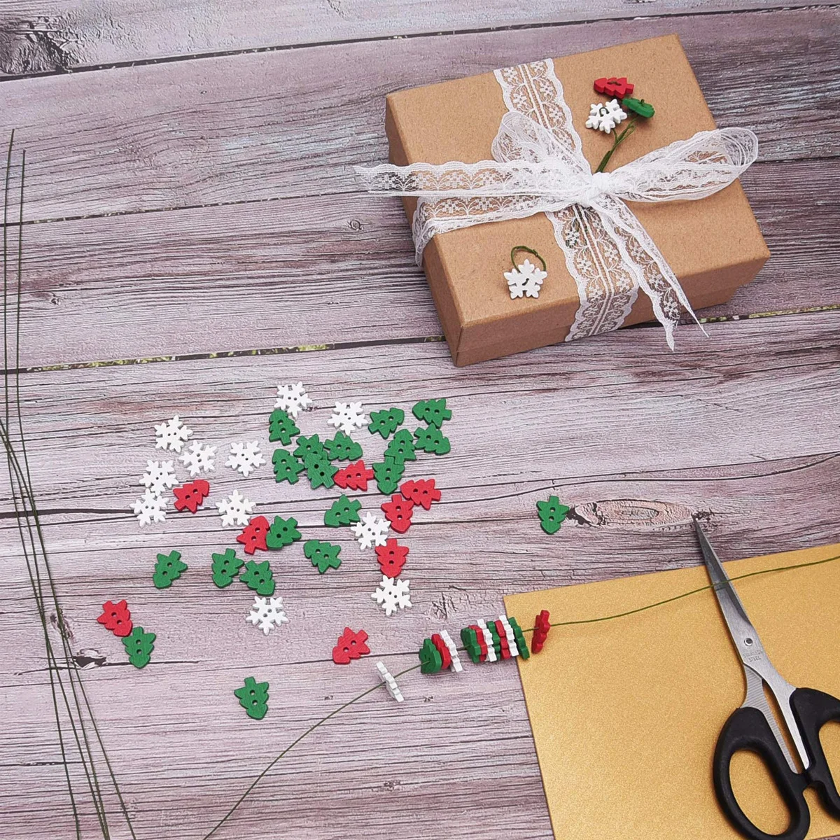 

150Pcs Assorted Christmas Tree Wooden Buttons Fade Resistant Shape Retaining Sewing Craft DIY Embellishment for Fabric Art