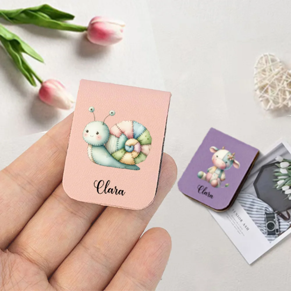 Marque-page avec nom avec jouet mignon, marque-page personnalisé en cuir avec fleur de naissance, marque-page magnétique personnalisé, cadeau d'anniversaire pour amoureux des livres, 1 pièce