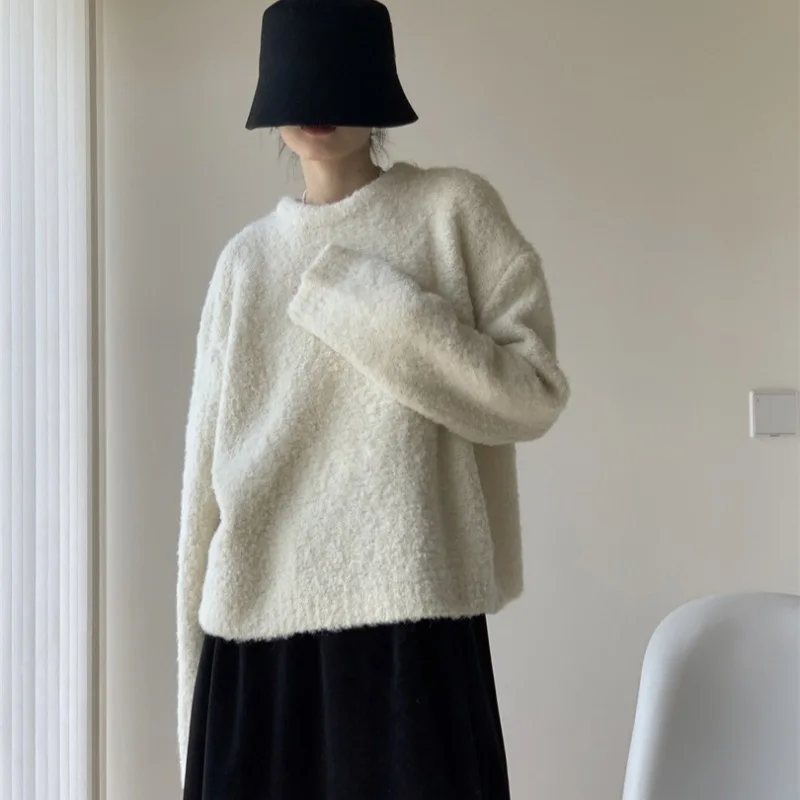 Modny koreański sweter damski z okrągłym dekoltem, z dzianiny, w jednolitym kolorze, luźny, w stylu \"lazy wind\", nowy model na wiosnę i jesień 2025.