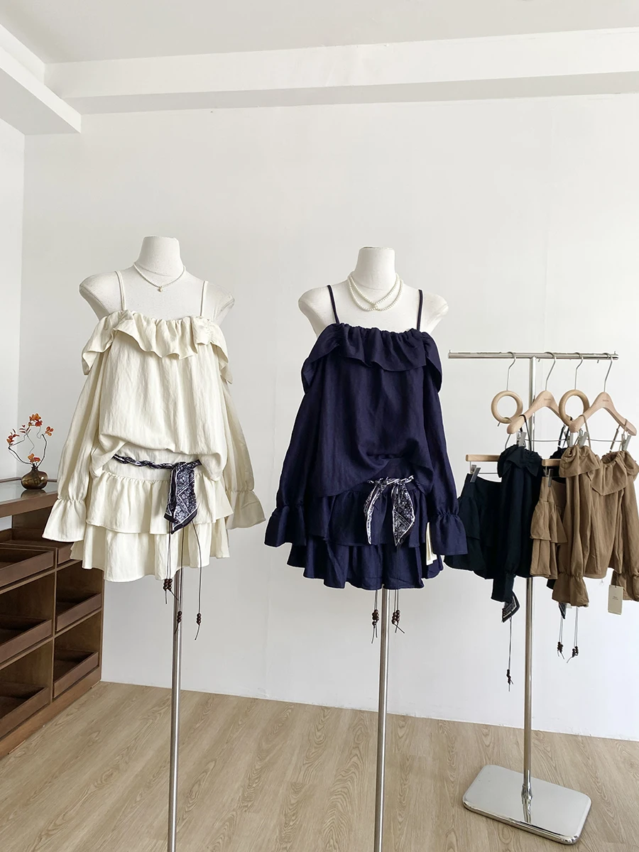 

Новый осенний комплект 2025: блузка с длинным рукавом в корейском стиле и юбка с оборками. Модный женский комплект свободного кроя для офиса.