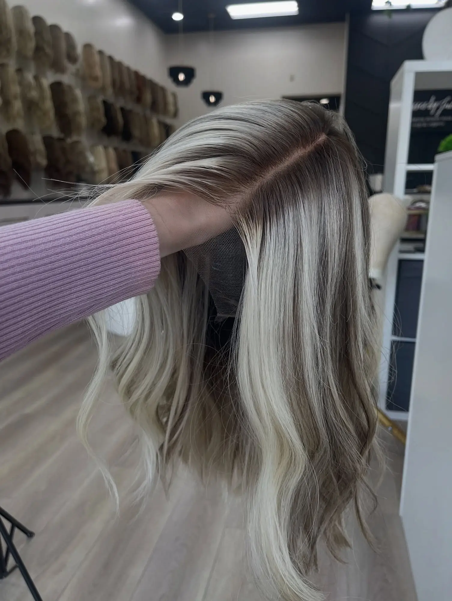 Small/Large Size Cap Soft Ombre Blonde Brown with Blonde Highlights Wigs Middle Parting Women's Wig Soft Body Wave Wig for Daily