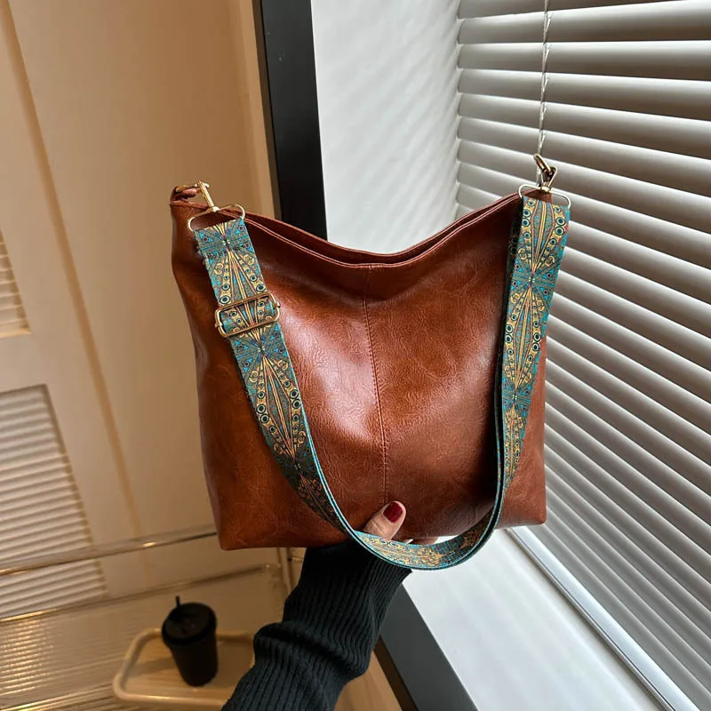 Women's retro solid color PU large capacity shoulder bag, fashionable Crossbody bag Girl daily commuting Tote bag Shopping