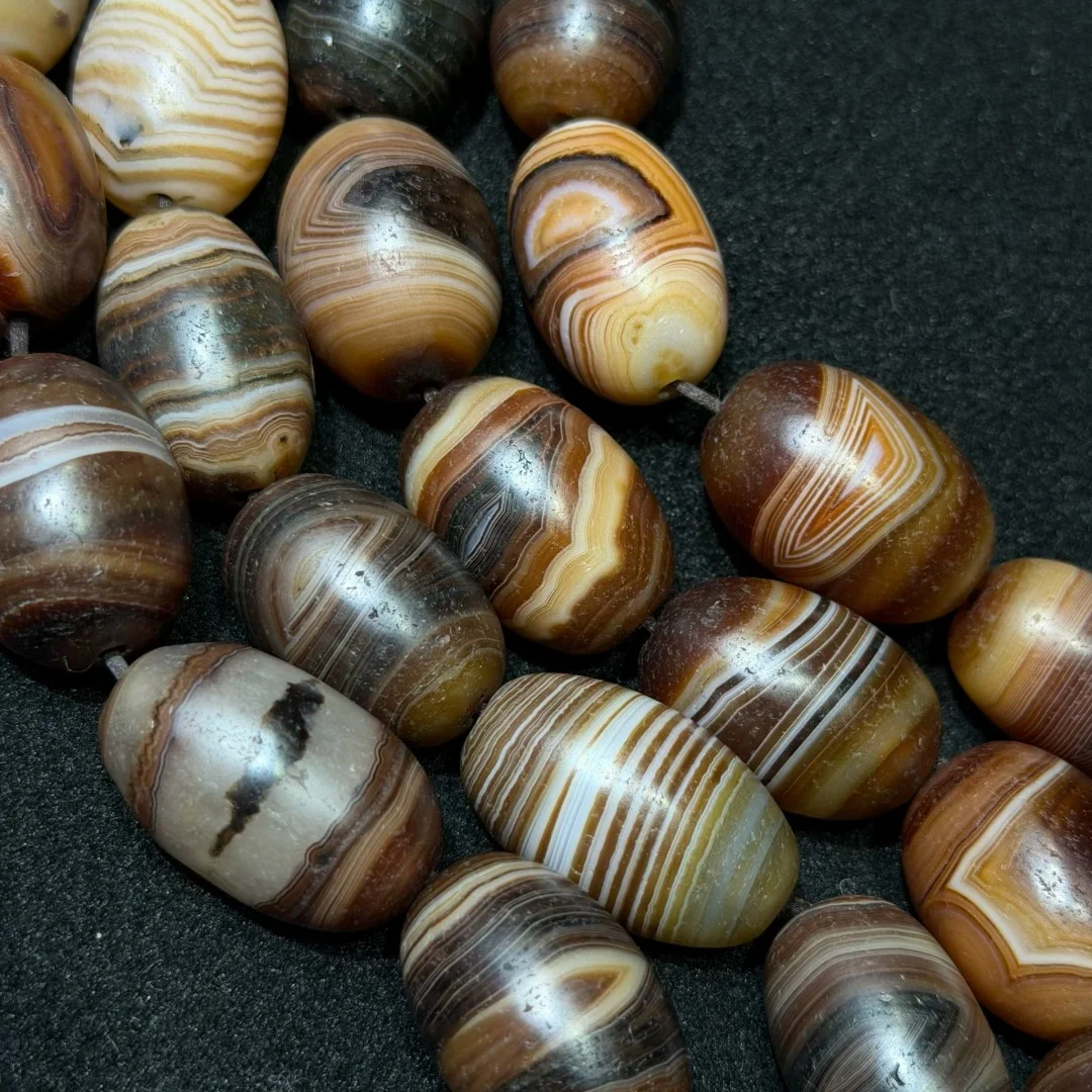 1pcs/lot Charming old bead with large year, cloudy stripes on agate, Dzi bead eye pattern with patina and aged weathering