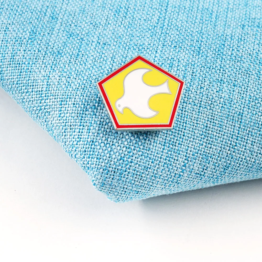 Peacemaker Dove Badge Pigeon Logo المينا دبوس الفيلم الطرفية مجوهرات المشجعين هدية #4