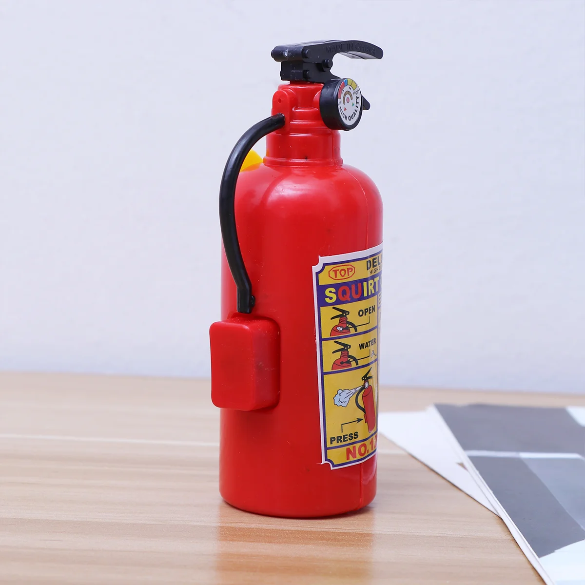 

Novelty Toy Fire Extinguisher Water Toy Summer Beach Bath Swim Toy for Kids Play Children Boys Girls Gift Toys (Red)