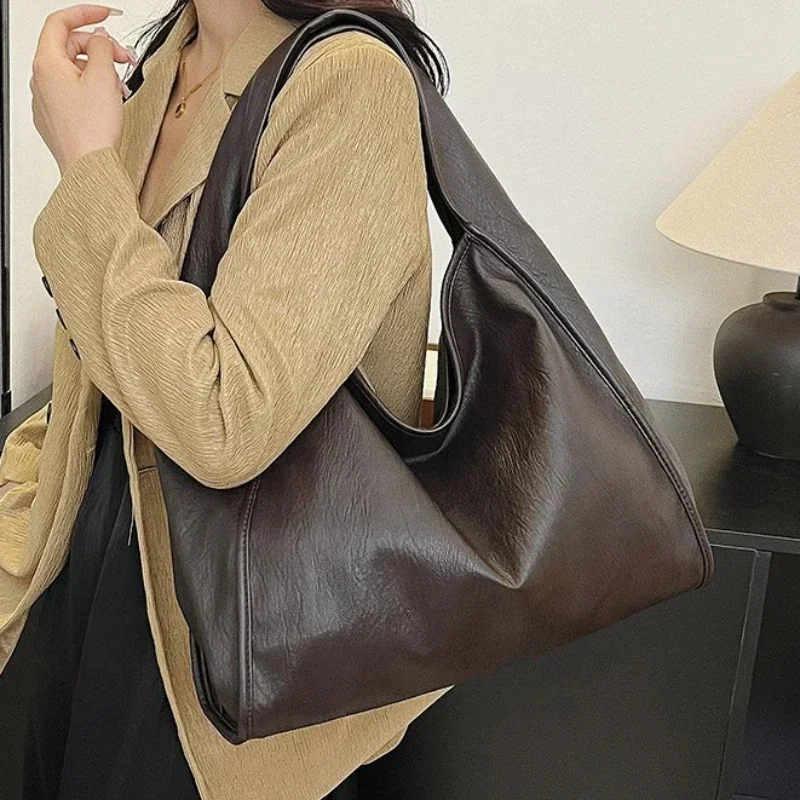 

PU Solid Color Western Style 2024 New Women's Shoulder Bag Buckle Simple Fashionable Handbag Soft Versatile Commuting Tote Bag