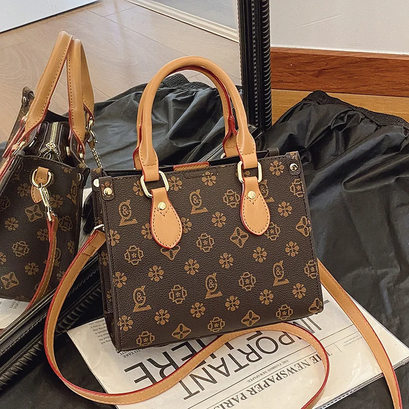 

2025 New Women’s Luxury Small Square Bag — High-End Retro Print, Simple Design, Trendy Versatile Casual Messenger
