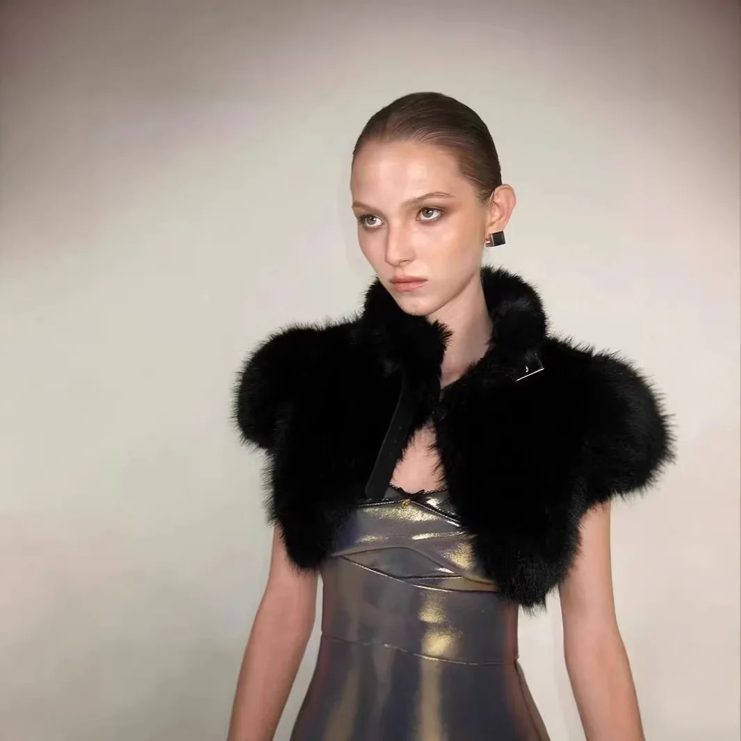 

Autumn and winter female fox hair stand-up collar exposed navel ultra-short vest imitation fur vest