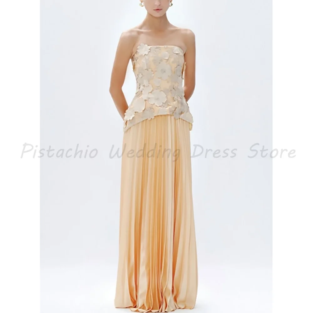 

Elegant Champagne 3D Floral Appliqué Evening Gown Strapless Pleated Satin Maxi Dress for Wedding Guest