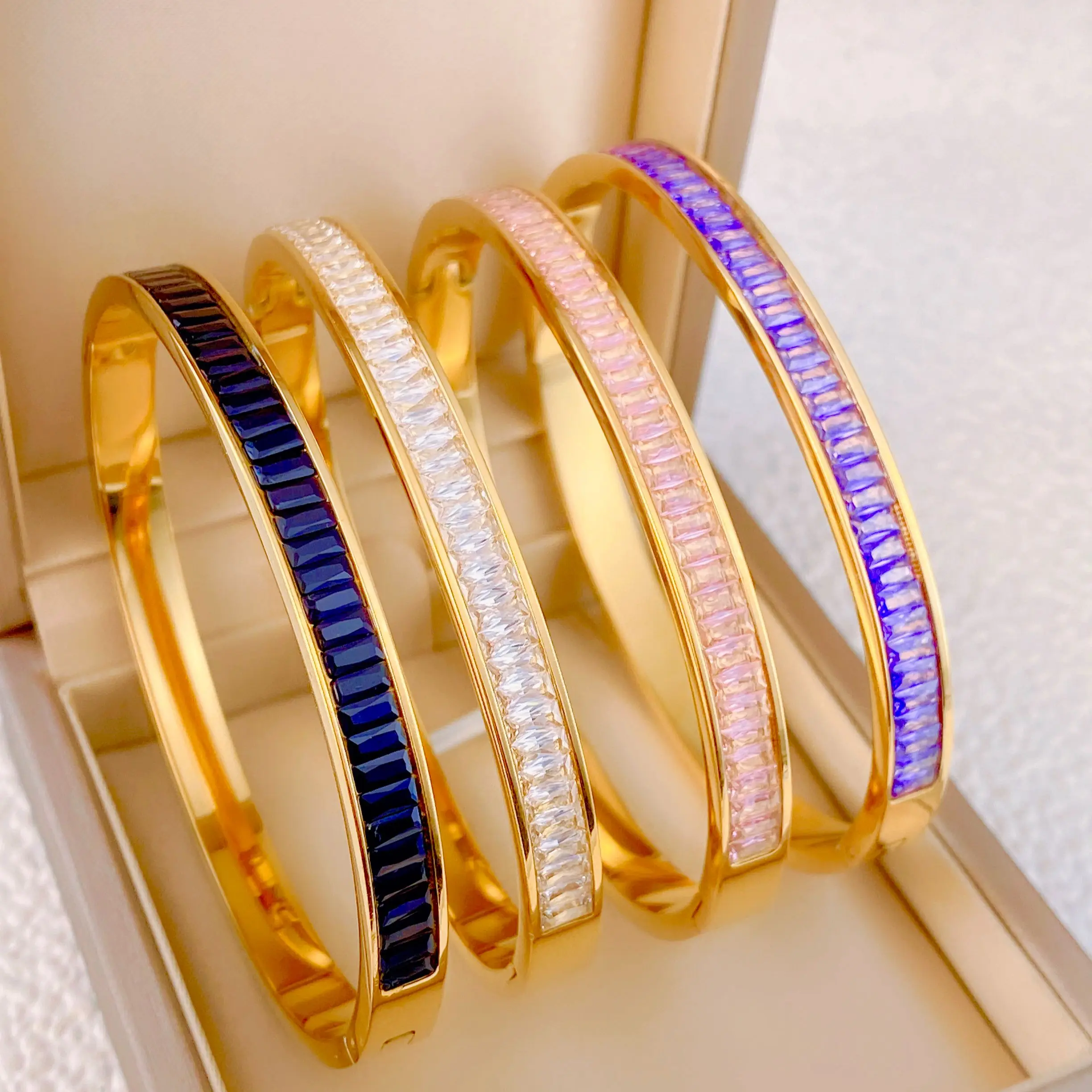 Fashion square drill color drill stainless steel women\'s bracelet French light luxury bracelet