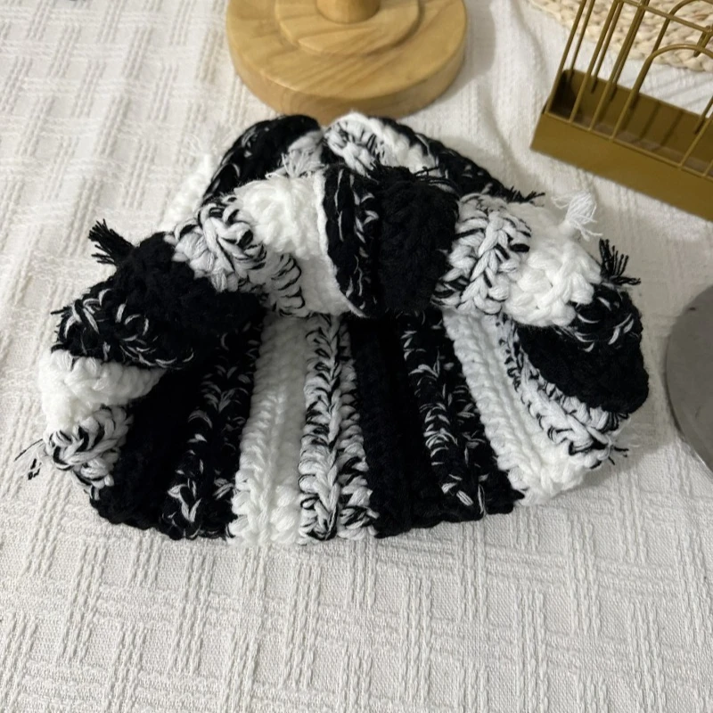 Winterwarme, personalisierte, handgestrickte, bunt gestreifte Strickmütze, modische Quasten-Ohrschutz-Beaniemütze für Damen – Detail 5