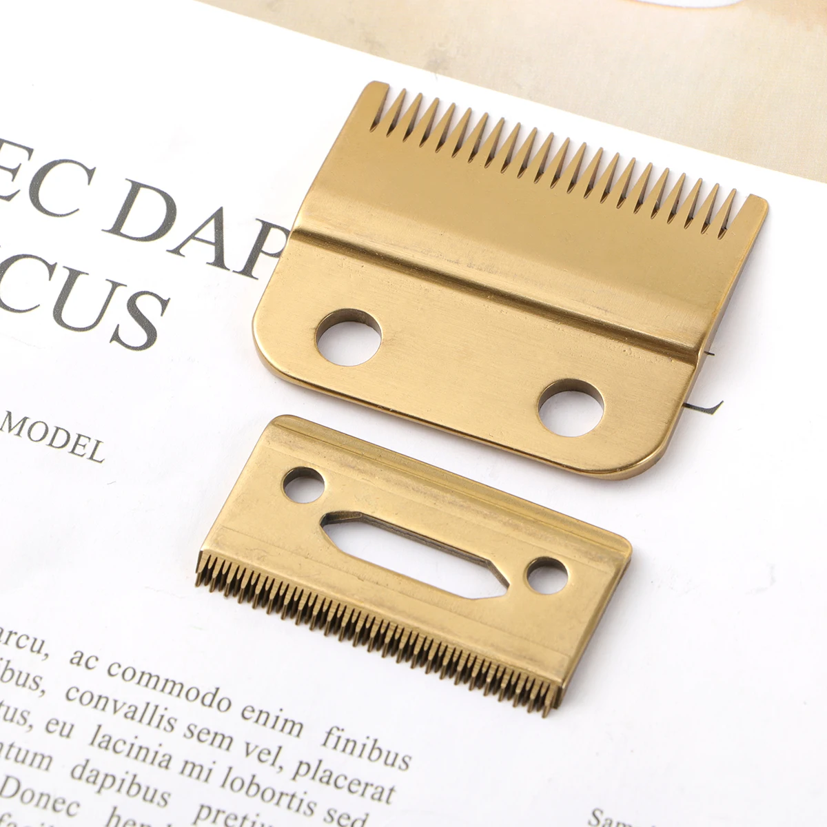 

2pcs Electric Clipper Head Replacement Golden Trimmer Razor Blade for Men Shavers Suitable Beard Sideburns Short Fine Hair Home