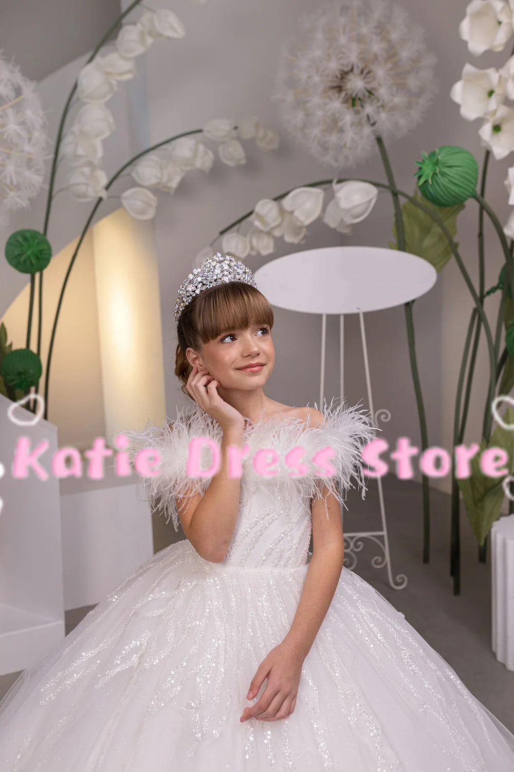 Customized Shiny Flower Girl Dress for Wedding Sequins Feathers Puffy Tulle Kids Birthday Party First Communion Ball Gowns