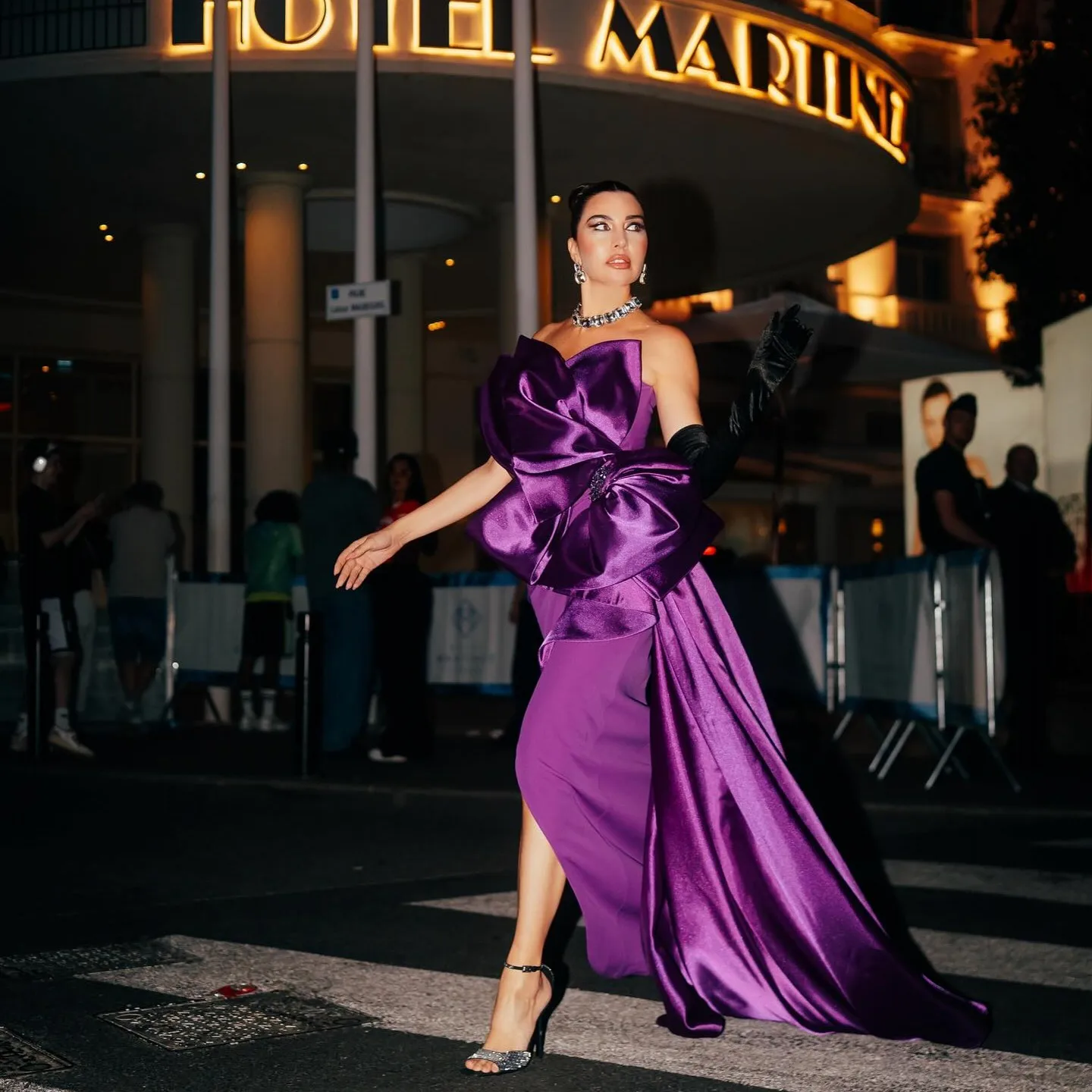 

Eye Catching Deep Purple Stretchy Long Evening Dresses With Bow Side Overlay Strapless Formal Party Dress