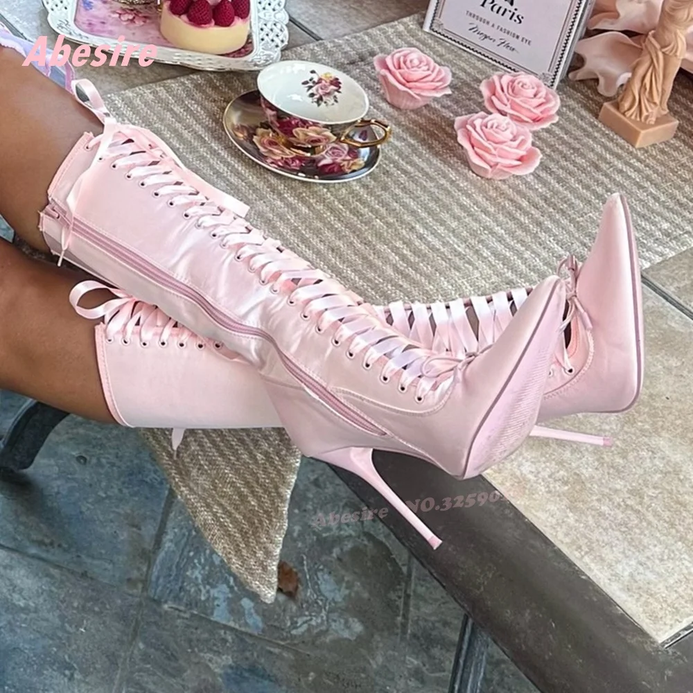 

Розовые атласные сапоги до колена со шнуровкой, зимние сапоги в стиле пэчворк на шпильке с острым носком для женщин, обувь Лолиты с боковой молнией и бантиками