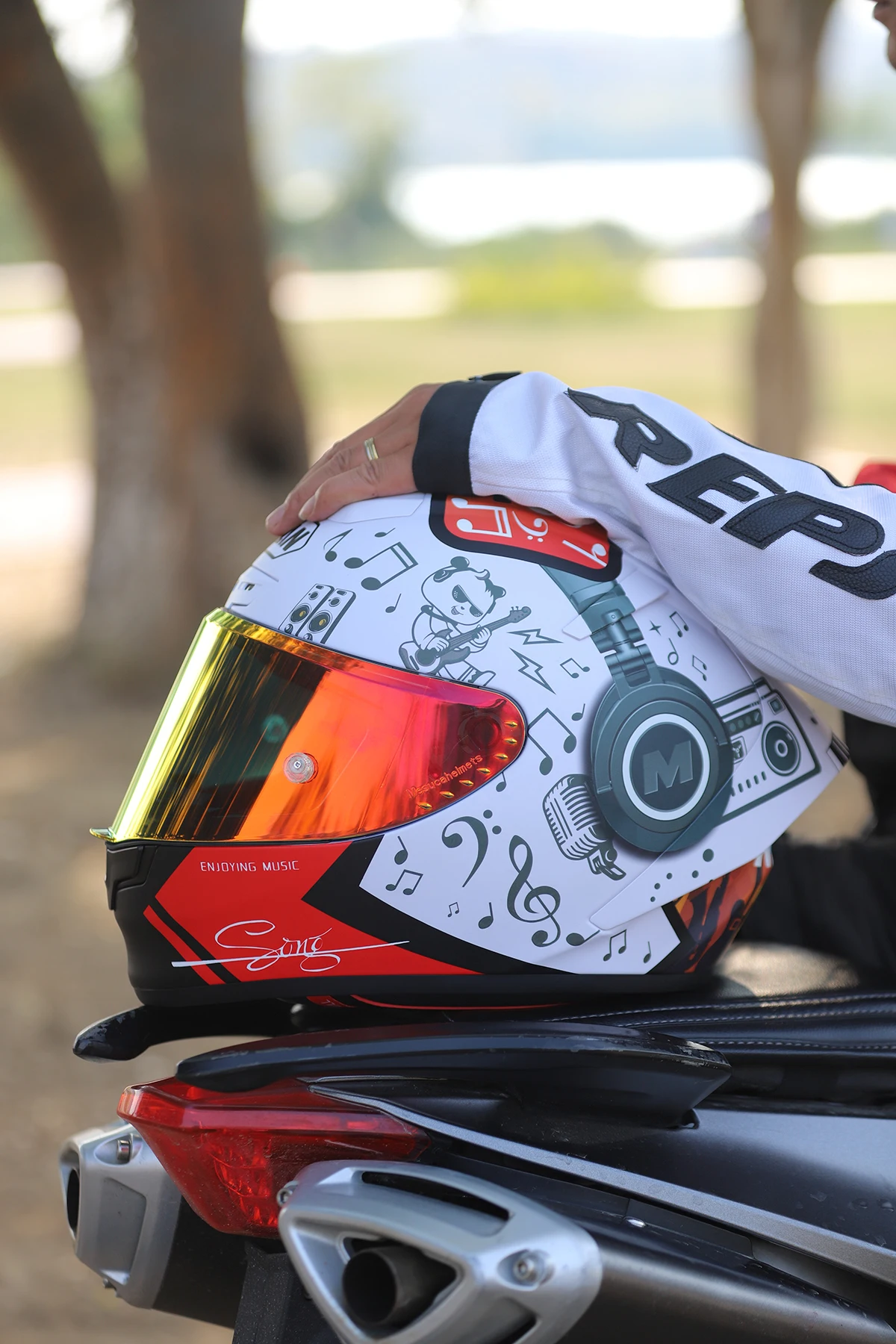 MKAN Full Face Motorcycle helmet MUSIC GUEVARA PANDA Riding Motocross Racing Motobike Helmet Casco De Motocicleta