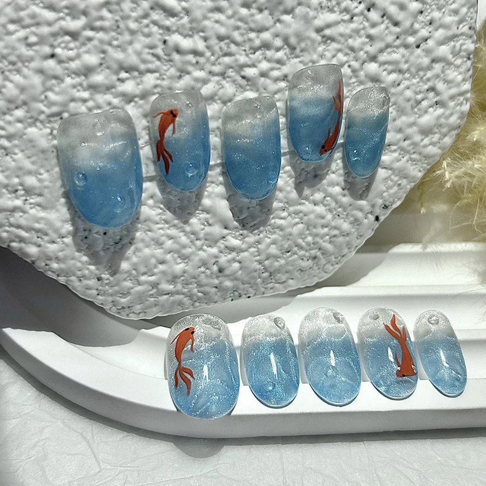 10PCS Zomer Gletsjer Blauw Onderzeese Koi Water Rimpel Gradiënt Amandel Handgemaakte Druk Op Nagels Glitter Cat Eye Korte Nep nagels
