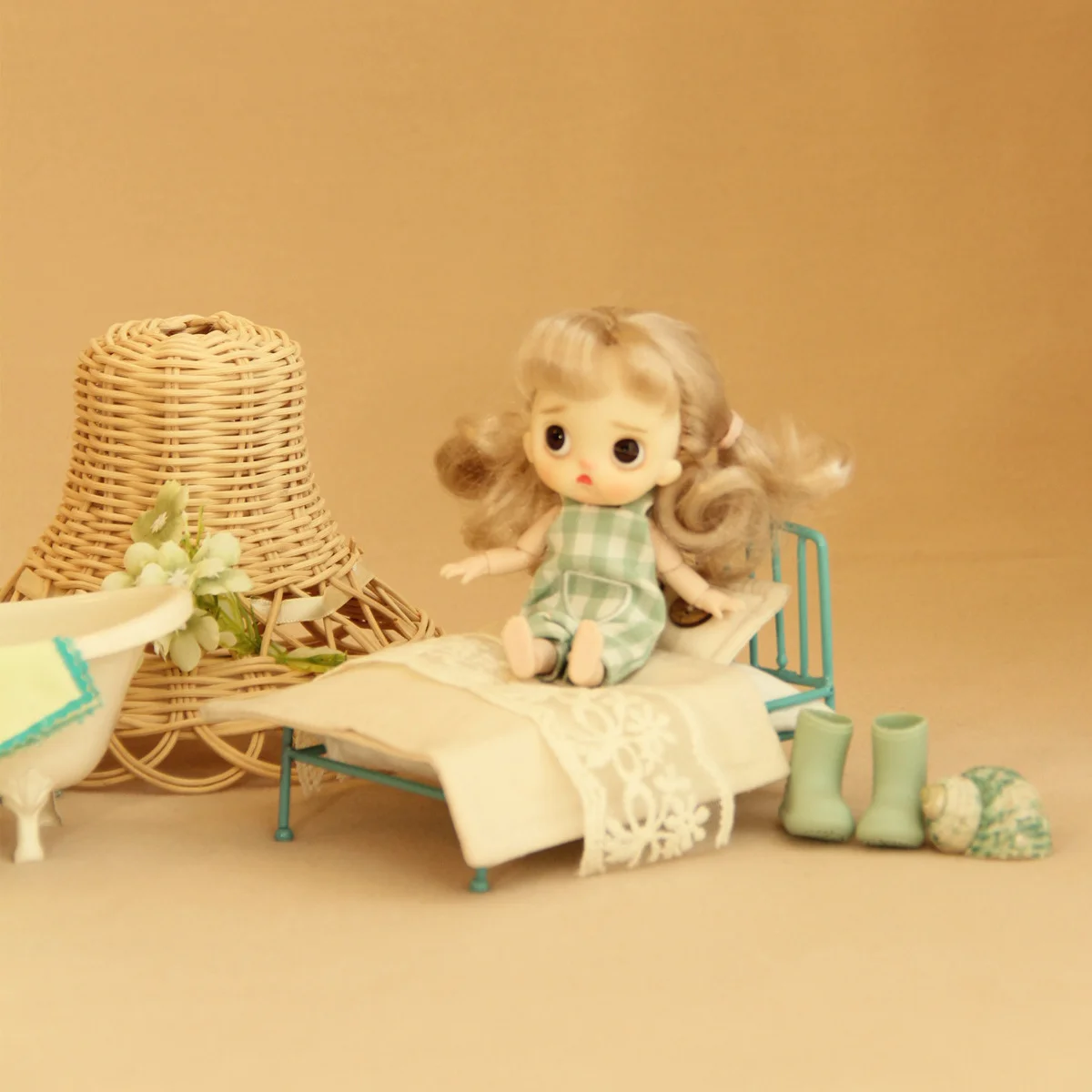 

1:12 scale Metal miniature bed with mattress pillows Handmade Victorian style tiny bed for ob11 Bjd Dollhouse Furniture