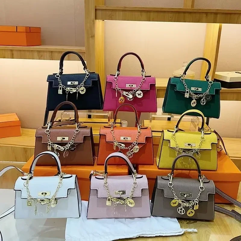 

Luxury Designer Crossbody Bag Parisian Chic Solid Color Leather Satchel Vintage Minimalist Clutch For Women's Fashion