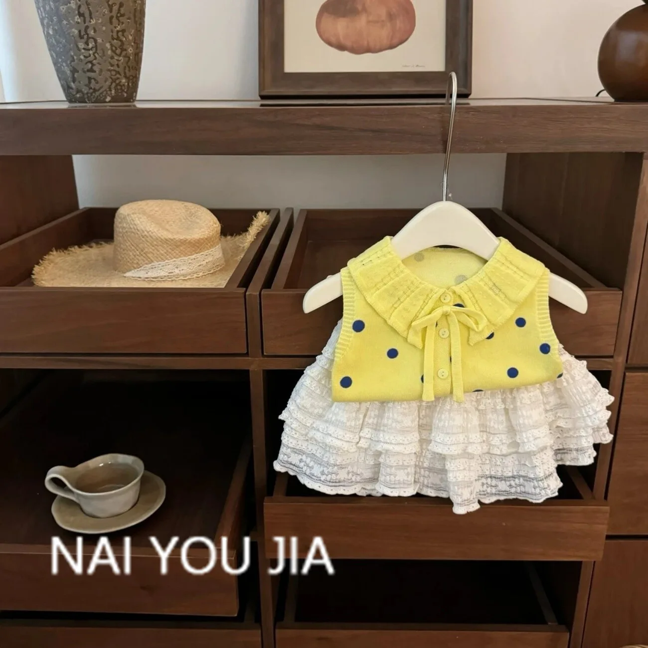 

Sweet and Cute Round Neck Bow Knitted Vest Girls Spring Summer Versatile Sleeveless Tank Top Skirt Two Piece Set