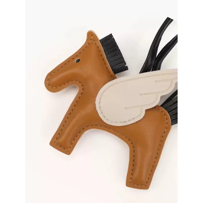 Mini Angel Pegasus Hand Sewn PU Leather Foal Pendant Ladies Bag Fashionable and Exquisite Accessories Sister Best Friend Gift