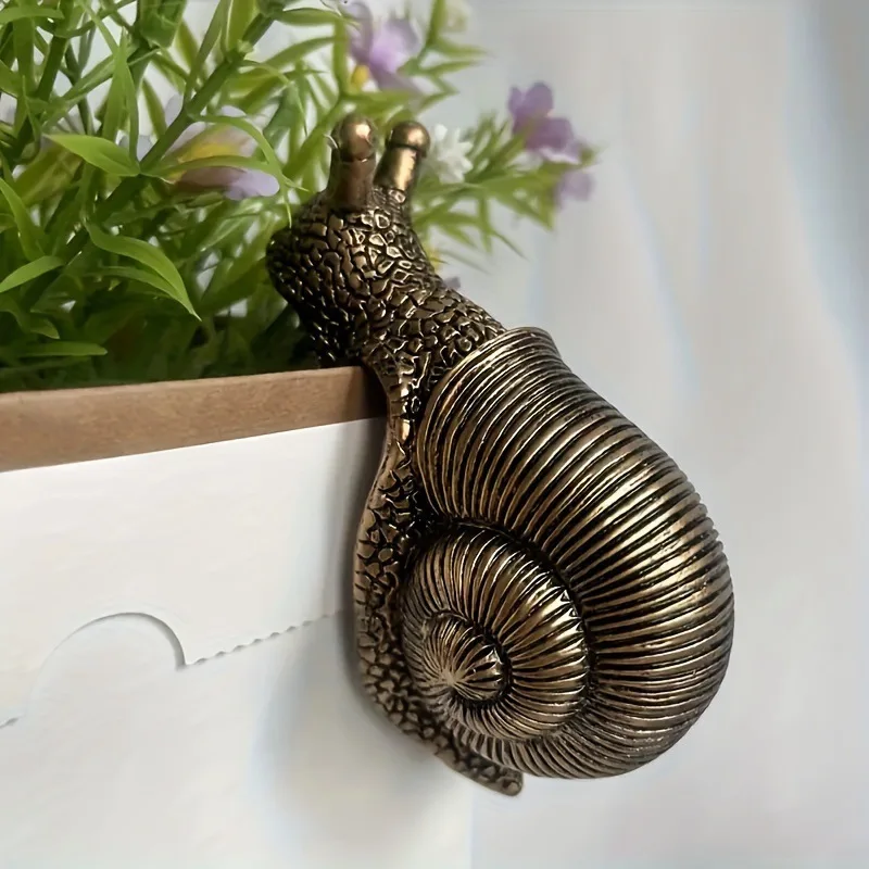 

Handmade Snail Flower Pot‌ - Cute Animal Sculpture for Indoor & Outdoor