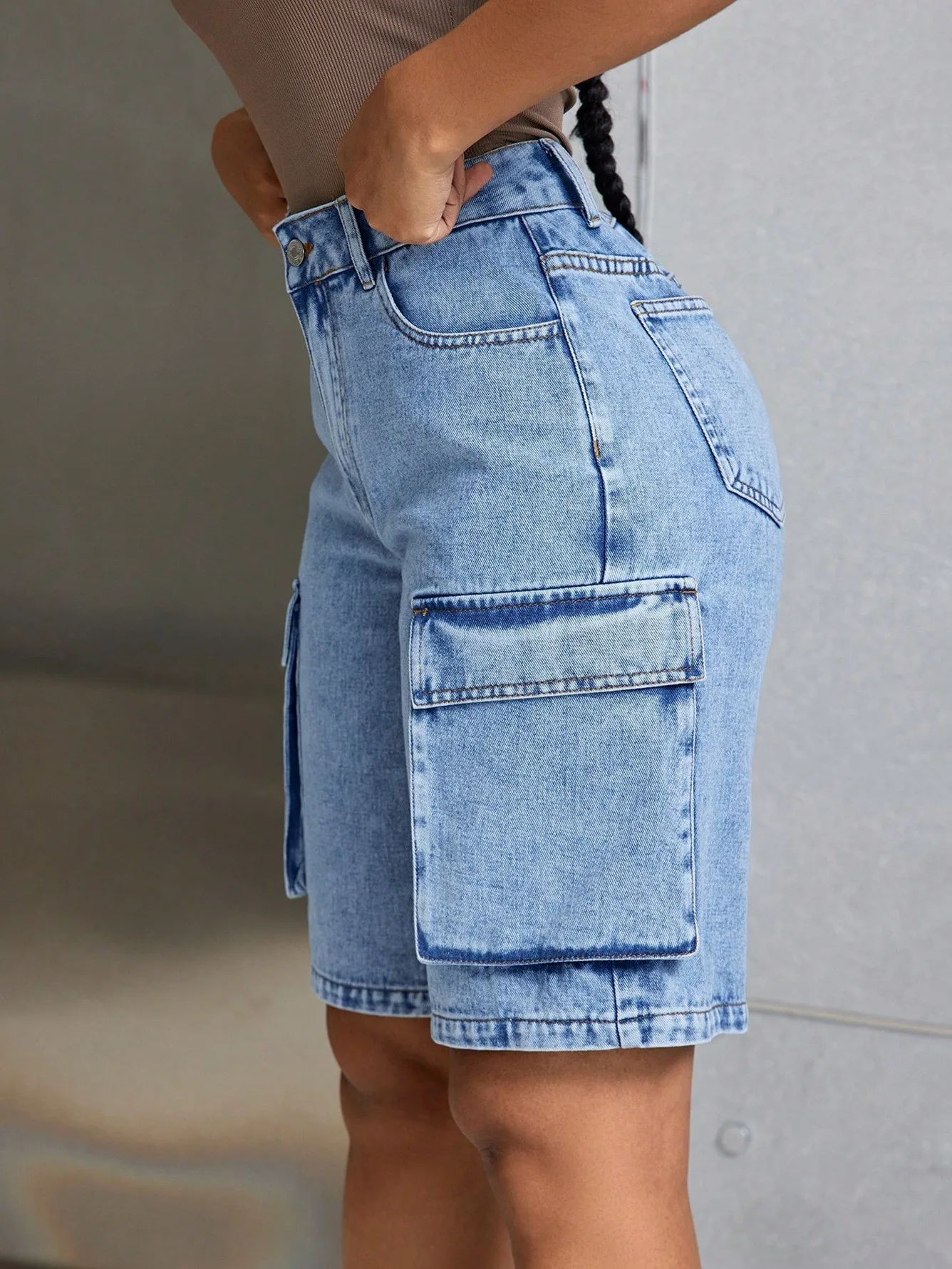 Straight Leg Shorts Casual Distressed Wash with Regular Thickness Summer Season Mid Rise Waist No Stretch Wrinkle Women Shorts