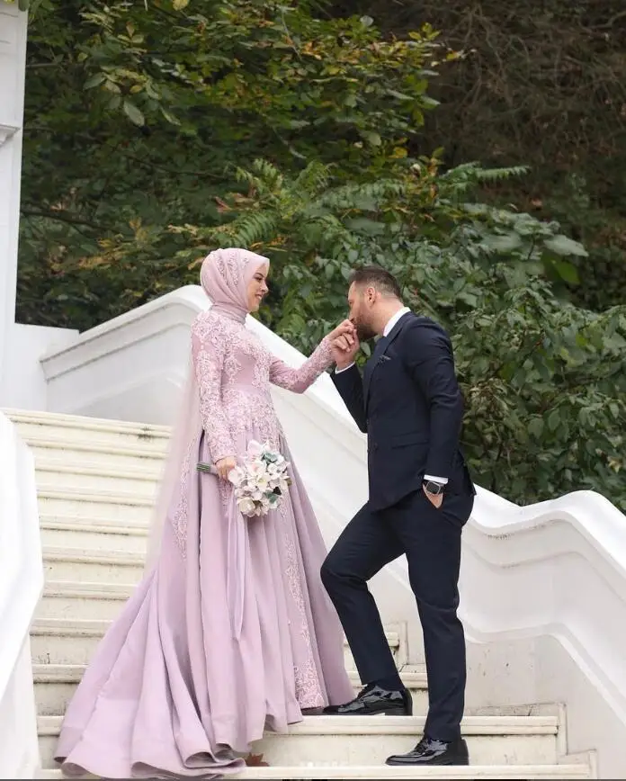 Robe de mariée musulmane rose pâle, tenue de luxe en dentelle appliquée à manches longues, caftan du Moyen-Orient, 2025