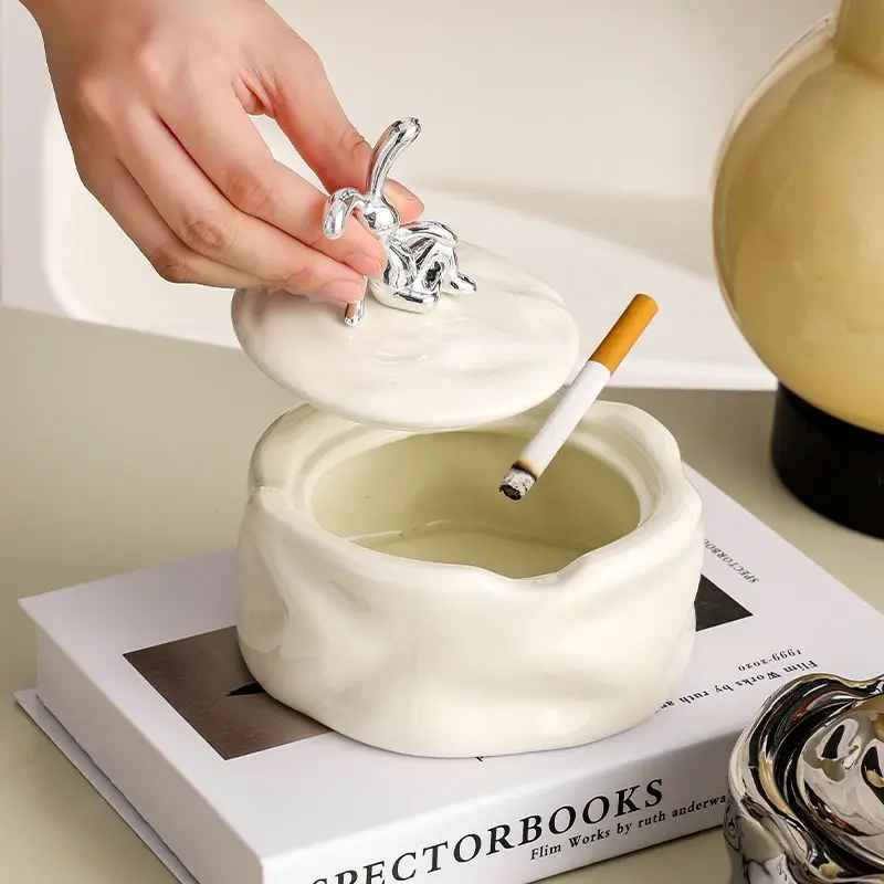 Creative Ceramic Rabbit Ashtray White Silver Decorative Storage Jar with Lid Home Living Room Car Ceramic Ashtray Home Ornaments