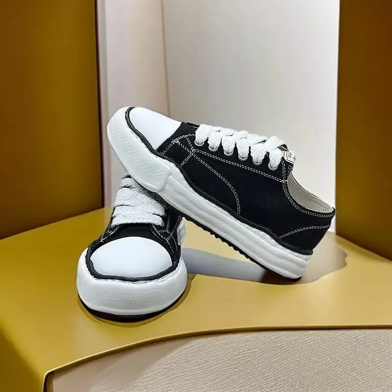 

Универсальные и модные кроссовки с сеткой, прочные и легкие, подходящие для походов и занятий спортом на открытом воздухе.