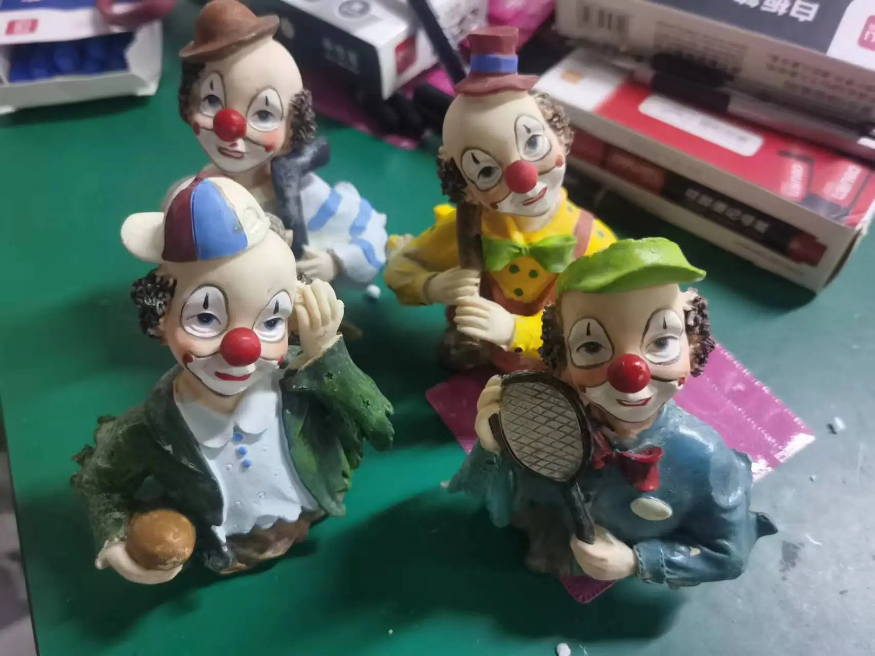 Resin figure mental psychological sand table game box court therapy big clown  4pcs/set