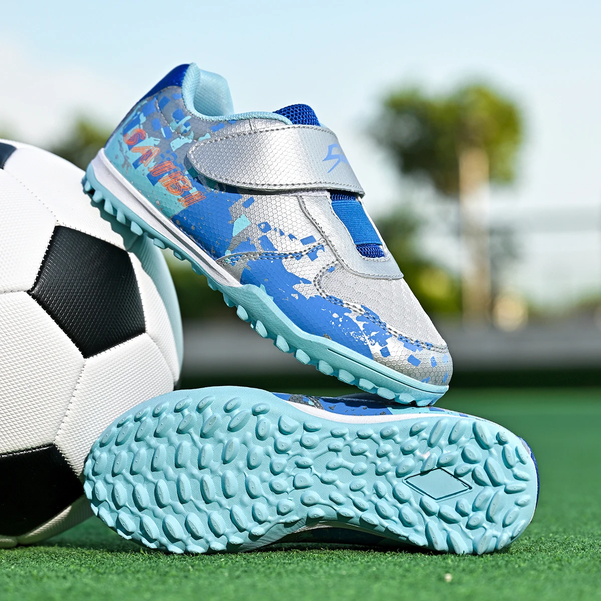 

Футбольные бутсы премиум-класса со сломанными гвоздями, Tf, подходят для мужчин и женщин, безопасные и удобные, дышащие, нескользящие, износостойкие и прочные, доступны в 4 цветах.